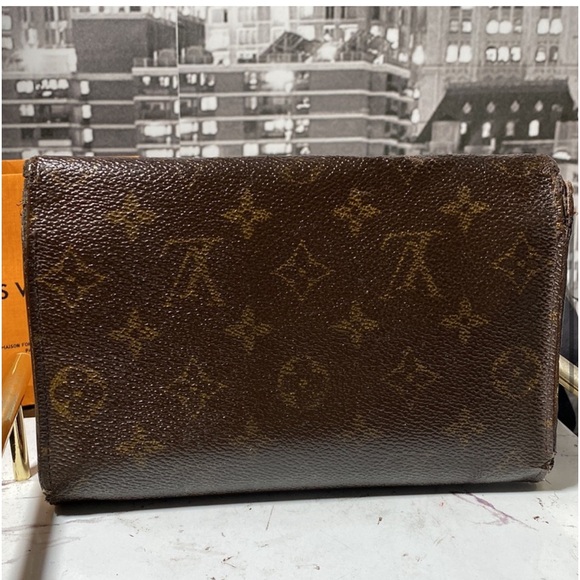 Louis Vuitton Monogram Wallet - Authentic - Picture 5 of 16